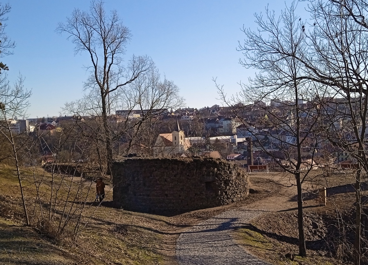 6 na hřbitov 03