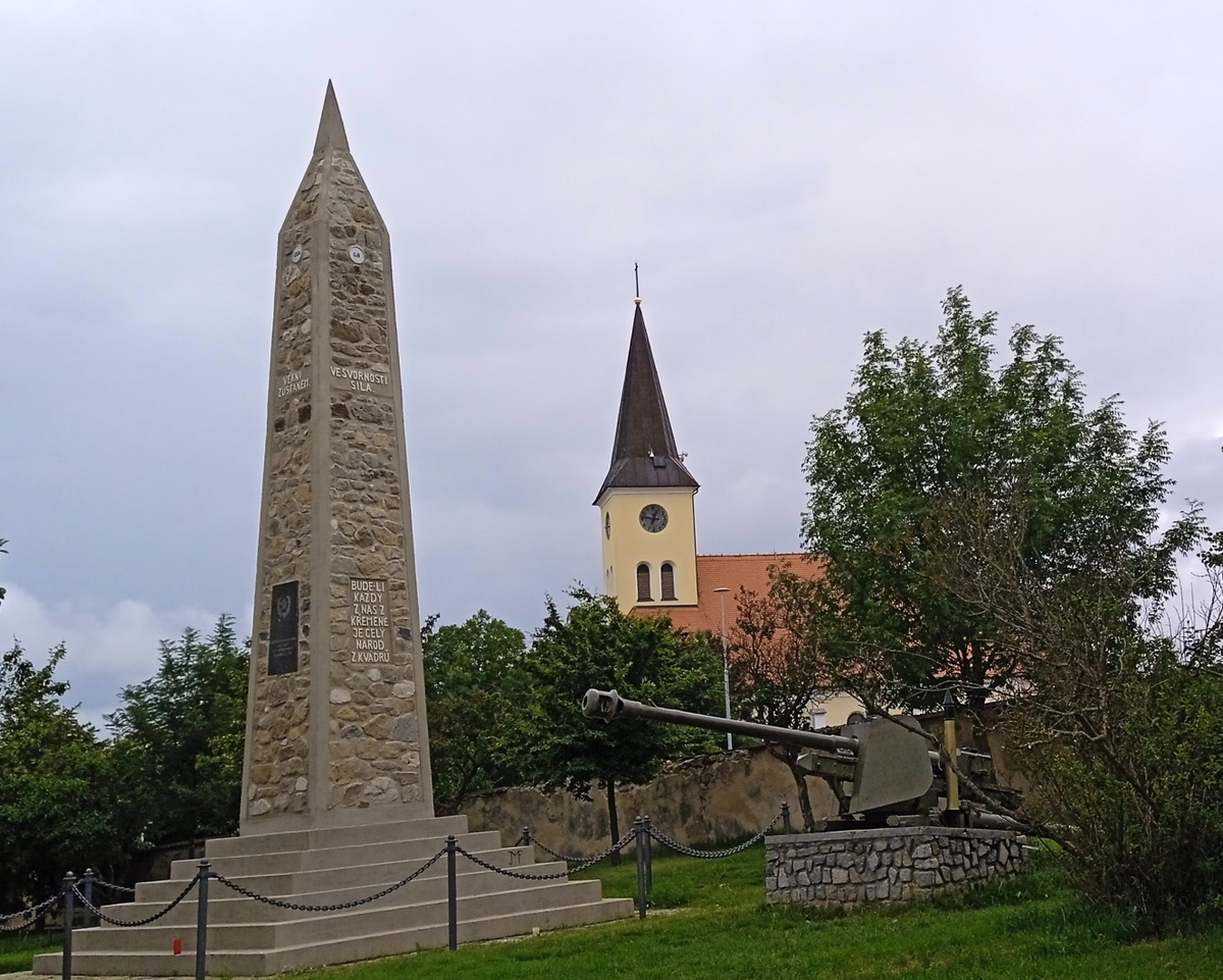 7mohyla Kobylí 01